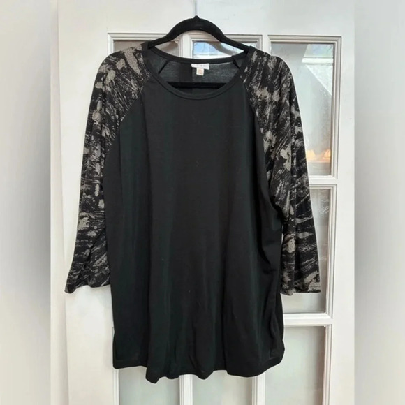 LuLaRoe Black Golden Metallic Shimmer 3/4 Sleeves Randy Baseball Tee Size 3X - Picture 1 of 9